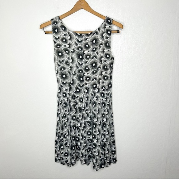 Lavand. Abstract Floral Print Sleeveless Mini Dress Black and White Small S - Picture 8 of 9